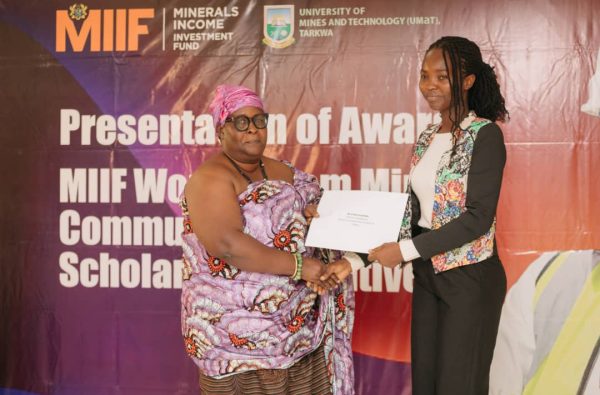 Presentation of WomCom Scholarship to an awardee
